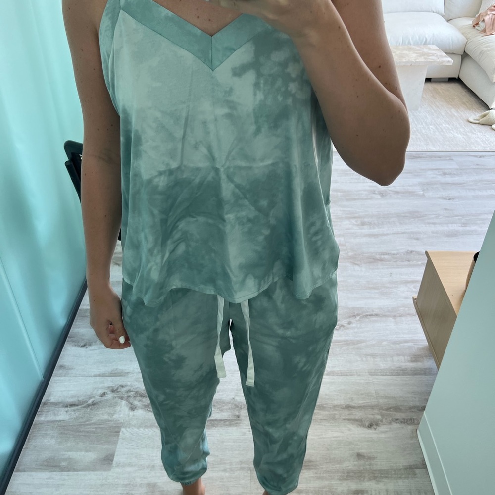 Tie & die lounge set